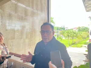 Nasib Guru Tak Hanya Soal Status, Gaji yang Tersendat Juga Disorot