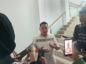 Parkir di Bahu Jalan