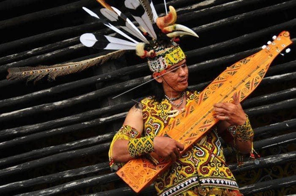 Sape, Alat Musik Tradisional Kalimantan Timur dari Kayu Andau yang Penuh Filosofi