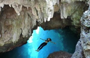 Blue Light Cave Maratua, Wisata Alam Kalimantan Timur dengan Fenomena Cahaya Biru yang Memukau