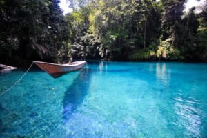 Danau Labuan Cermin, Permata Wisata Alam Kalimantan Timur dengan Fenomena Air Dua Rasa
