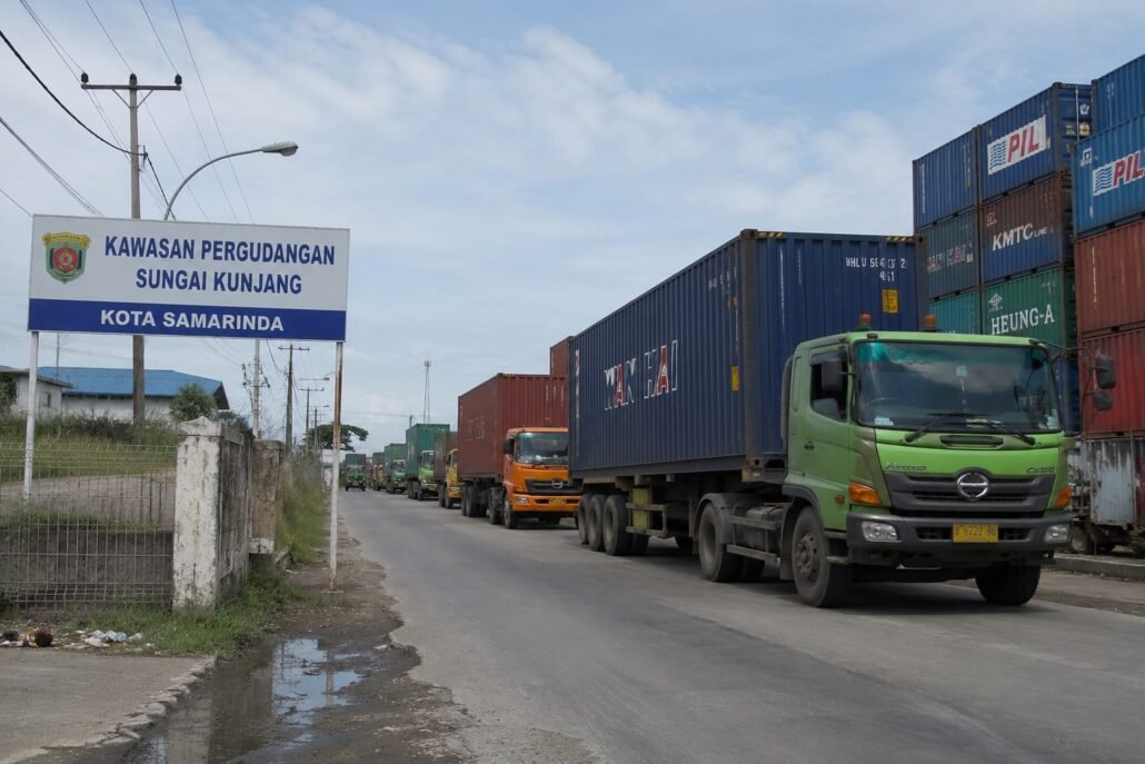 Kantong Parkir Truk Kontainer