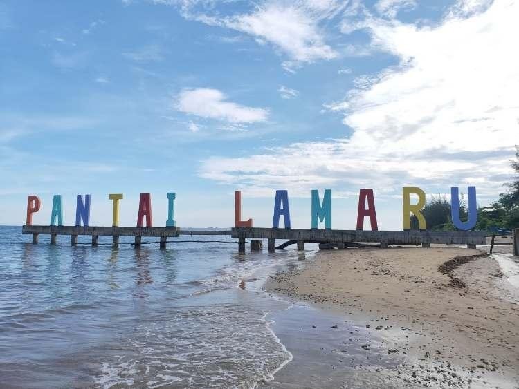 Pantai Lamaru Balikpapan, Wisata Pantai Kalimantan Timur dengan Pasir Putih dan Deretan Cemara yang Menenangkan