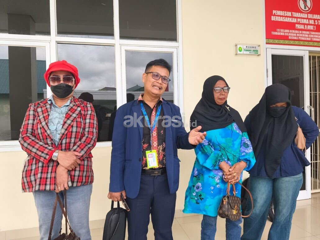 Warga Sotek Diduga Ditampar di Pospol