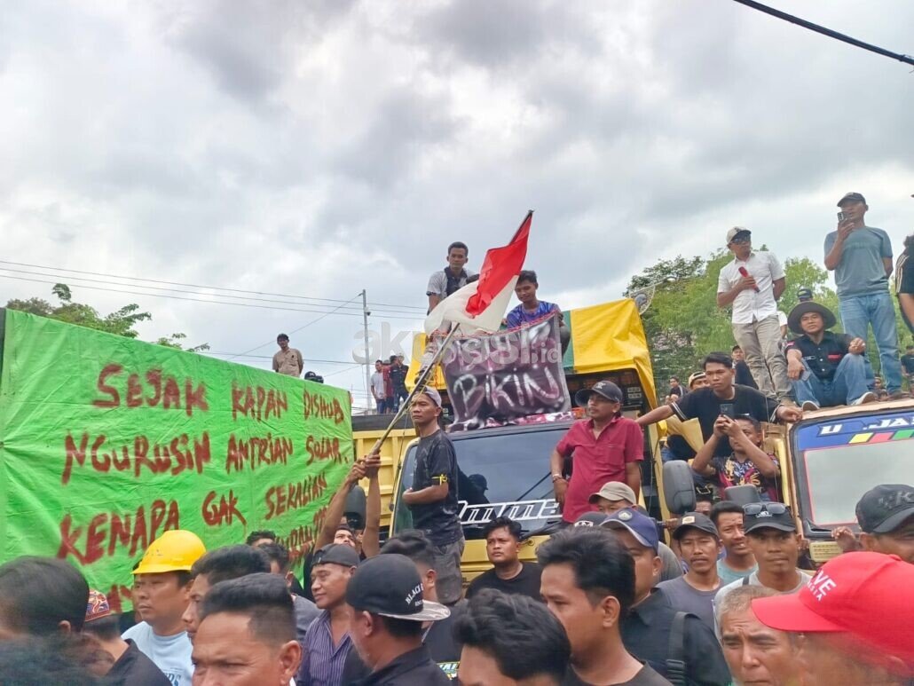 Sopir Truk Geruduk Balai Kota Samarinda